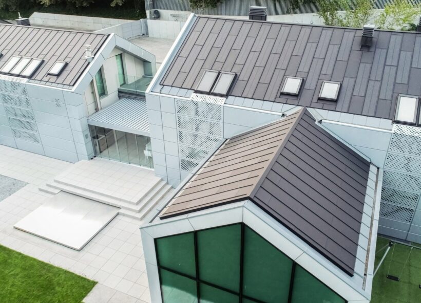 Realizzazione del tetto fotovoltaico integrato SOLROOF a Cracovia