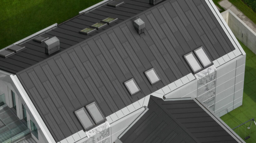 Realización de la cubierta fotovoltaica integrada SOLROOF en Cracovia